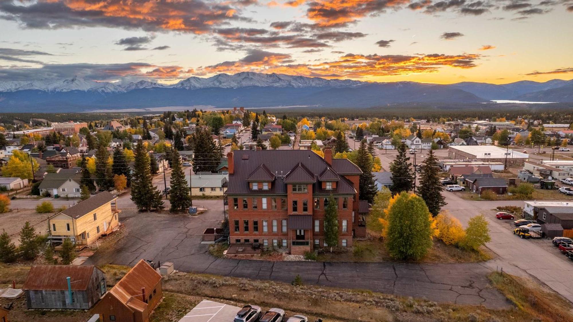 Villa Beautiful Mountain Views In Iconic Building Leadville Esterno foto